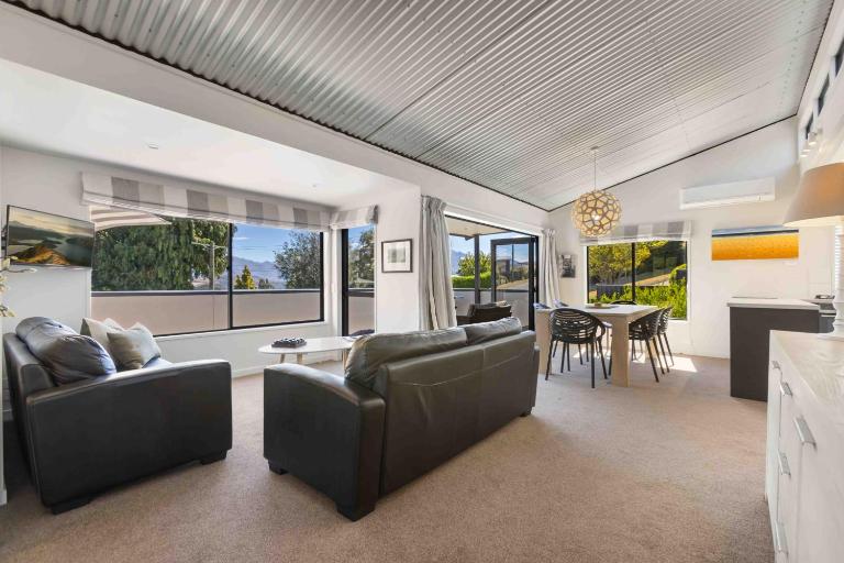 Cosy 2-Bedroom Cottage with Balcony & BBQ - B&B Wanaka