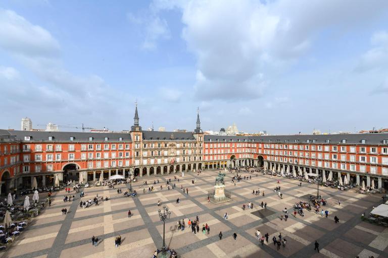 TOL241 - Espectacular Piso de 2 dormitorios en la Plaza Mayor, en el centro de Madrid - B&B Madrid