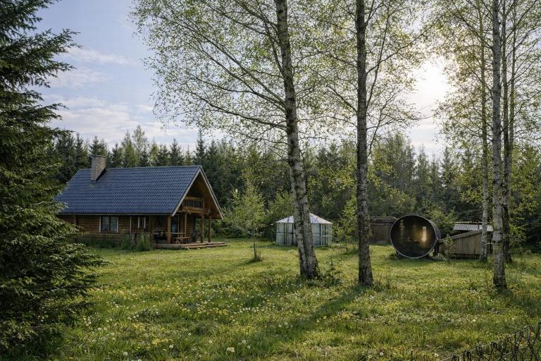 Hazel Hut - spacious fenced yard, sauna, 2-bedroom - B&B Pärnu