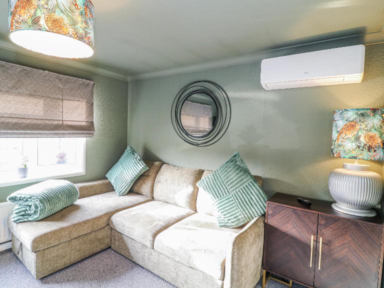 The Nest Lodge 55 - B&B Grantham