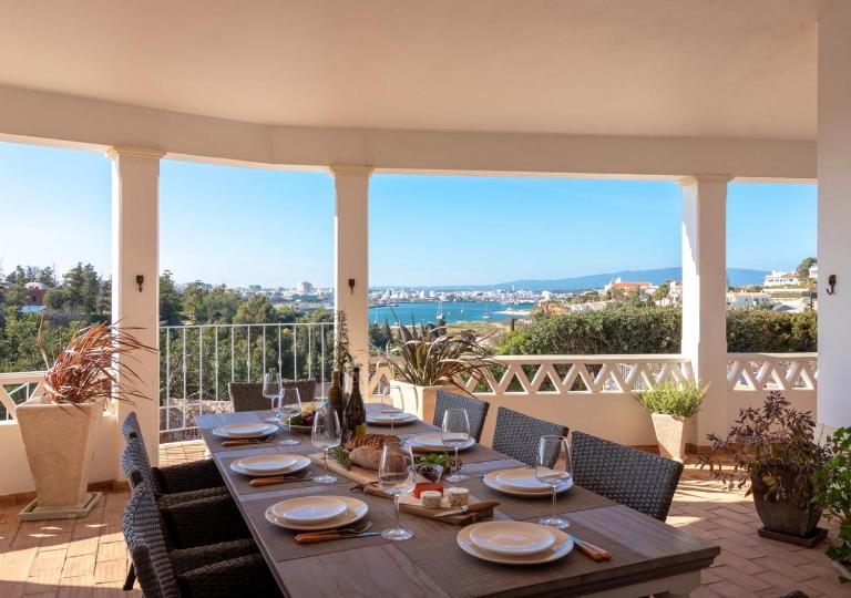 Villa Atlantic Blue Luxury with Ocean views - Chambres d'hôtes Ferragudo