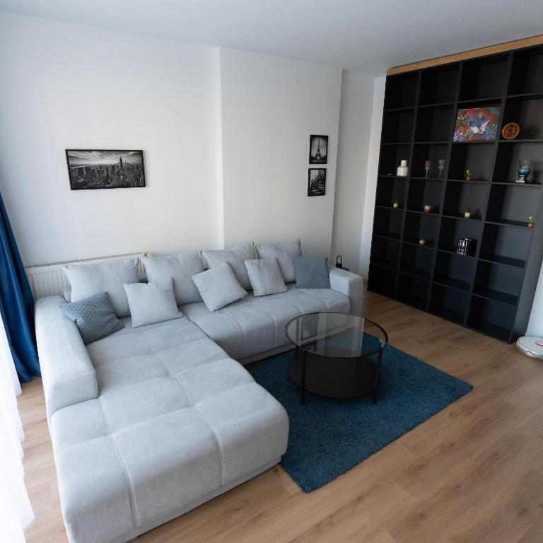 Serenity Apartment - Central & Quiet - FREE Parking - Chambres d'hôtes Oradea