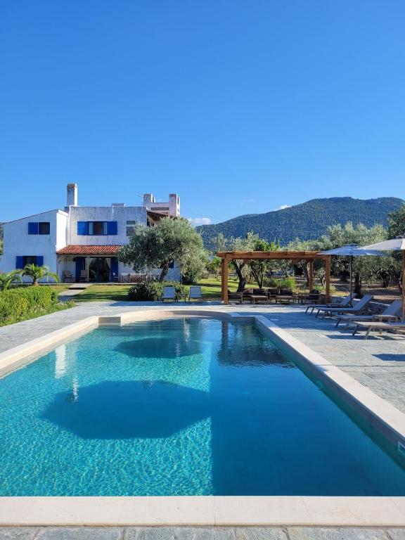 Beachfront cottage house in olive grove - Ferienwohnung Arkítsa