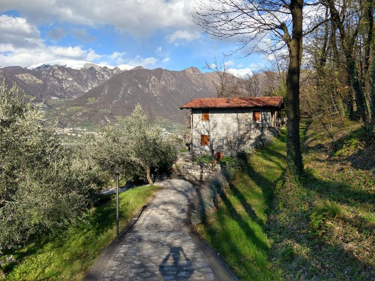 Oasi delle Querce casa nel bosco vista lago e comfort a Monte Isola - B&B Monte Isola