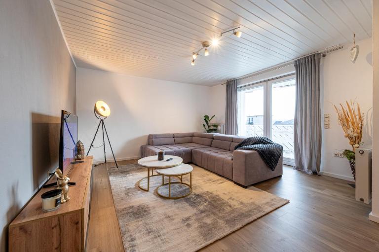 LUNIQ - Apartment Waldglück mit Parkplatz - Balkon - B&B Lahr