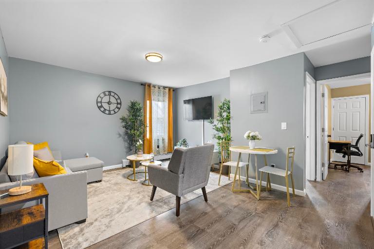 Modern 2BR - Private Parking, 30 minutes from NYC, 15 minutes from World Cup - B&B East Orange