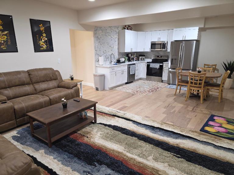Private Basement 1mi UVU 3 Parking - B&B Orem