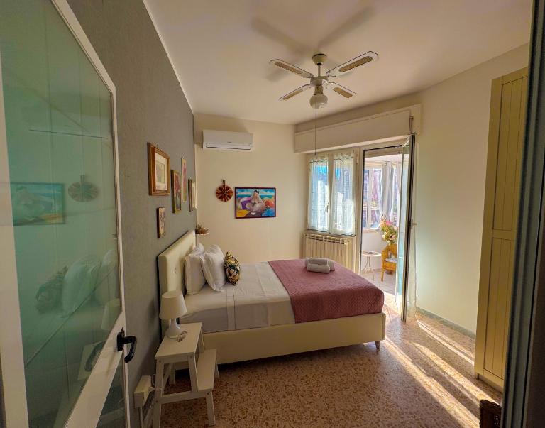 LA VERANDA BLU - Refined Marine-Inspired Apartment ,Central NETTUNO, steps to the sea & beaches, close to the train station - Chambres d'hôtes Nettuno