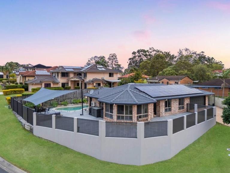 Full AC 3BR with Pool & 3 parking spot - B&B Brisbane