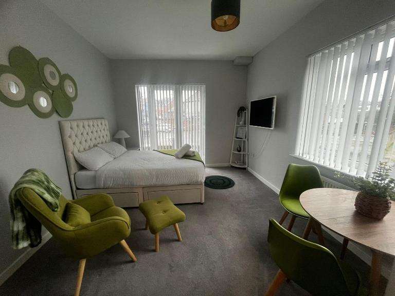 Rochester - Modern Flats Near Castle, Strood - Medway 1 or 2 Bedroom - B&B Wainscott