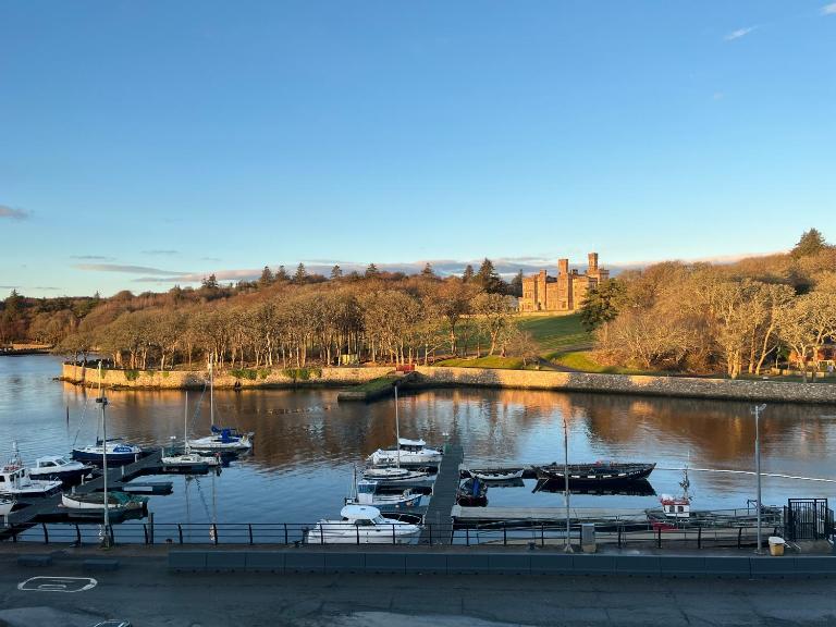 Lews Castle View, 6 Ardanmhor Court - B&B Stornoway