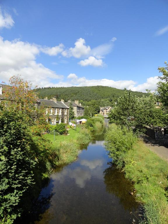 Peebles Cottage Apartment with River View and Bike Store - B&B Peebles