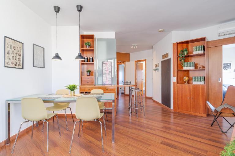 Cheerful Olympic Village Beach Apartment - B&B Barcellona