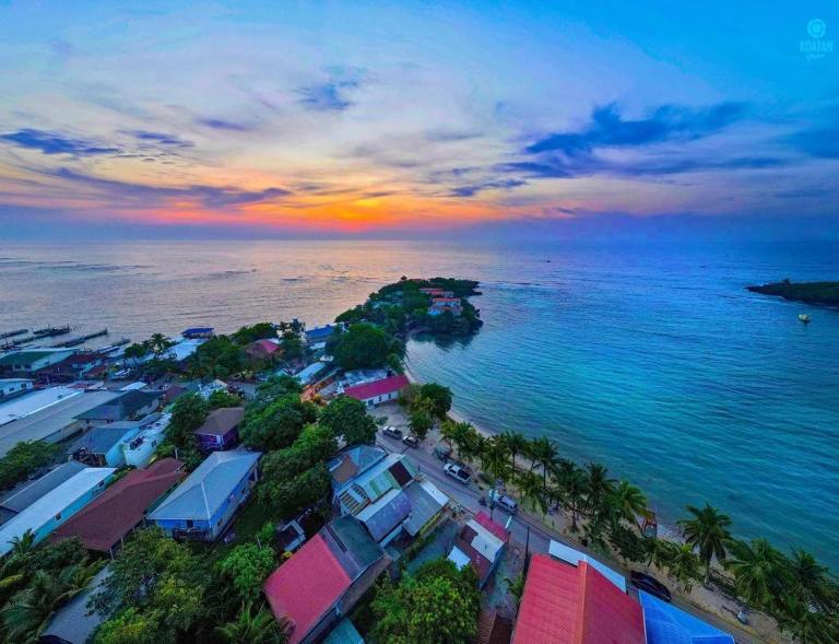 West End Carlitos' Wave Inn - Bed and Breakfast Roatán