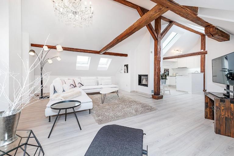 Picturesque Apt in Lesser Town with lovely Terrace - Ferienwohnung Prag
