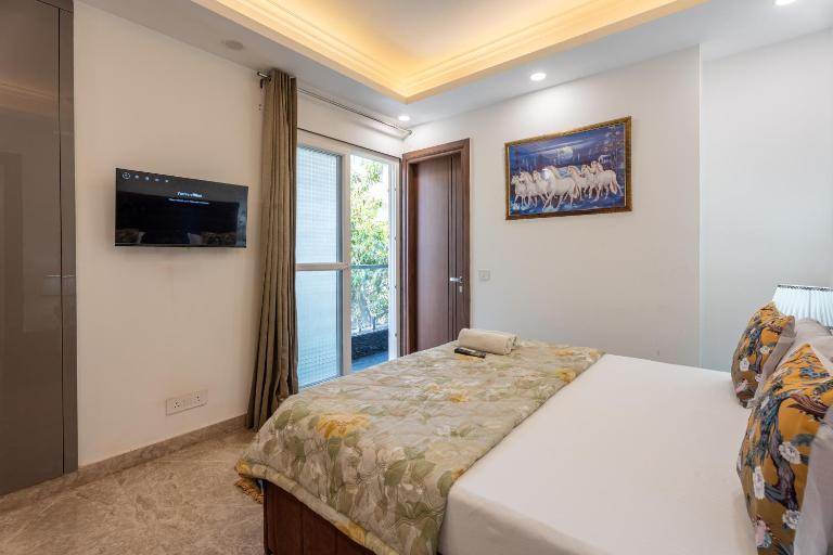 Fortune Home Service Apartment 3Bhk J-150 Near Max Hospital - B&B New Delhi