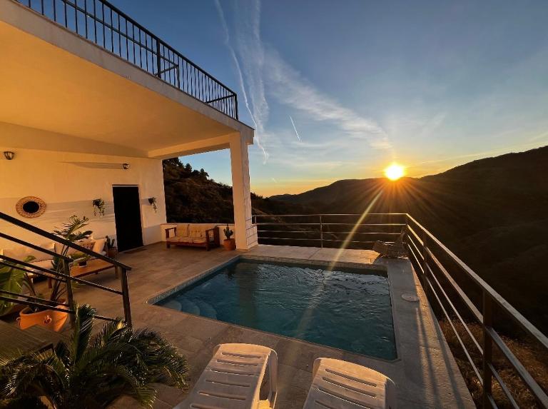 Luxury Wellness Villa with Pool Yoga Studio & Hammam for 14p & 40 min to Malaga city - Bed and Breakfast Málaga
