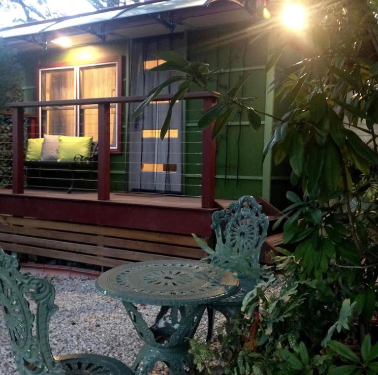 Dees Front Studio Room - B&B Hazelbrook