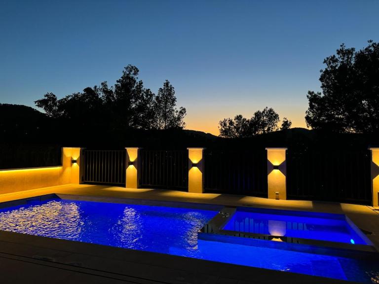 Villa Venecia Pool Spa heated pool 25 min BCN - B&B Vallirana
