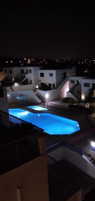 Two BR Sea View with Balcony and Pool Paphos - B&B Chlórakas