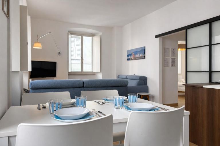 Bilocale in centro a 1 minuto da Piazza Unità - B&B Trieste