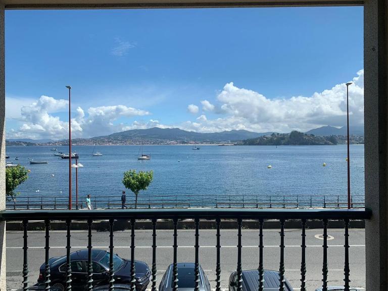 Precioso apartamento con vistas al mar a pie de playa - B&B Baiona