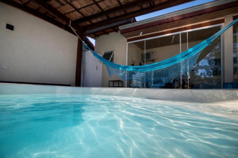 Casa na Praia com Piscina Climatizada e Acessibilidade - Chambres d'hôtes Ilha Comprida