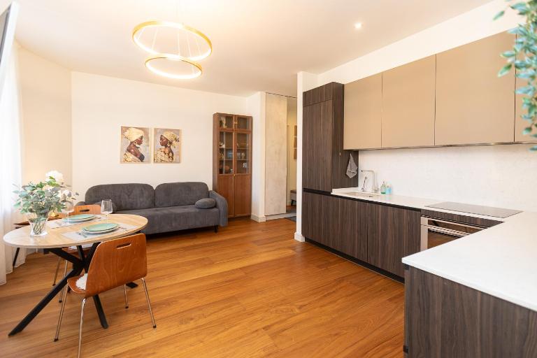 Stylish 1-Bedroom Apartment in Riga City Center with King Bed - B&B Riga