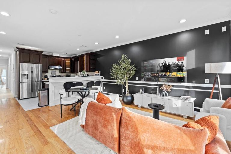 Modern Haven Near PATH NYC in 20 mins 12 PPL - Chambres d'hôtes Jersey City
