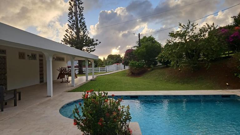 Domaine Du Paradis- Villa IXORA - B&B Le Robert