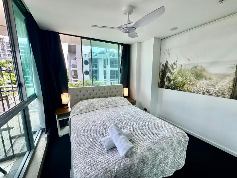 Modern 3 Bedroom Apartment near Tram - B&B Costa Dorada