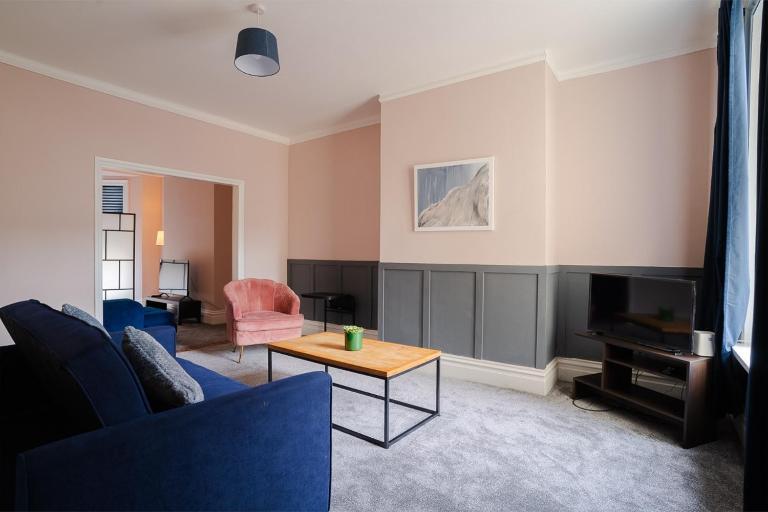 Relax at Raglan Burnley 3BR Home with Parking - Chambres d'hôtes Burnley