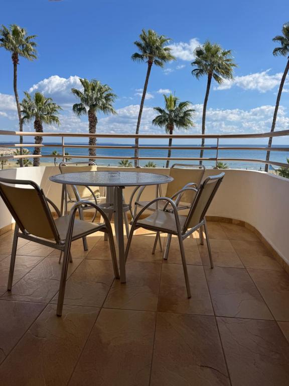 Ithaki Phinikoudes Apartment No. 201 - B&B Larnaka