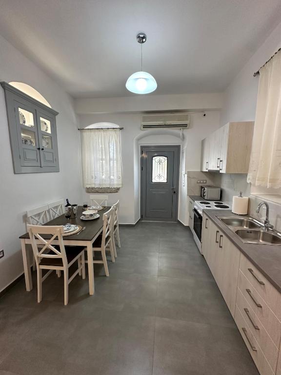 Central & Cozy of Apeiranthos - Ferienwohnung Aperathos