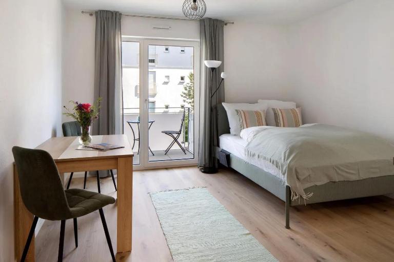 Ferienwohnung Münster – Zentral, modern & mit Balkon - Bed and Breakfast Freiburg im Breisgau