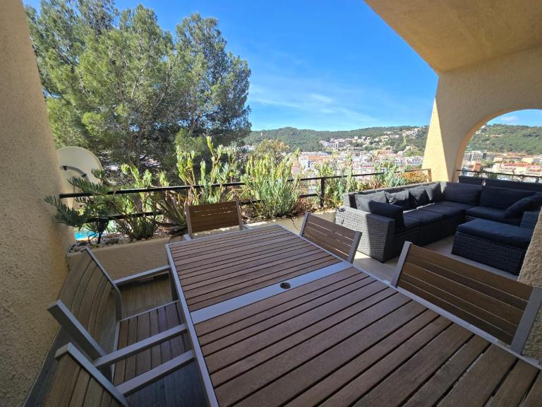 Apartamento con gran terraza chill-out cerca de la playa - Chambres d'hôtes Tossa de Mar