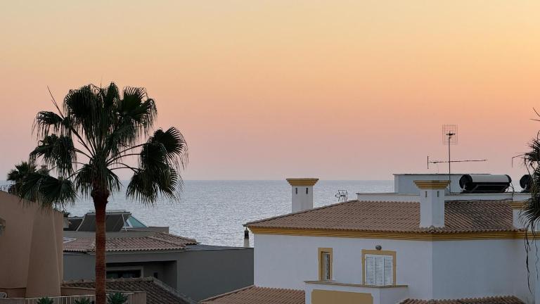 Vivenda Mystic Gale T3 a 500m da Praia - Bed and Breakfast Galé