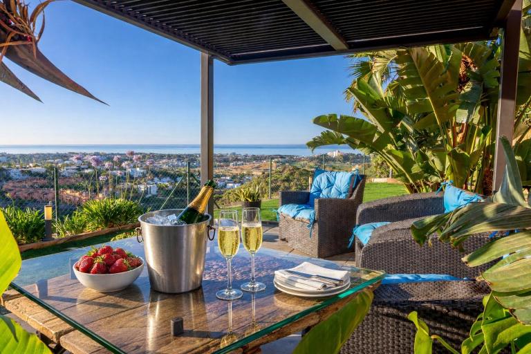 Alta Luminara Boutique Residence Sea View Terraces Marbella Hills - B&B Benahavís