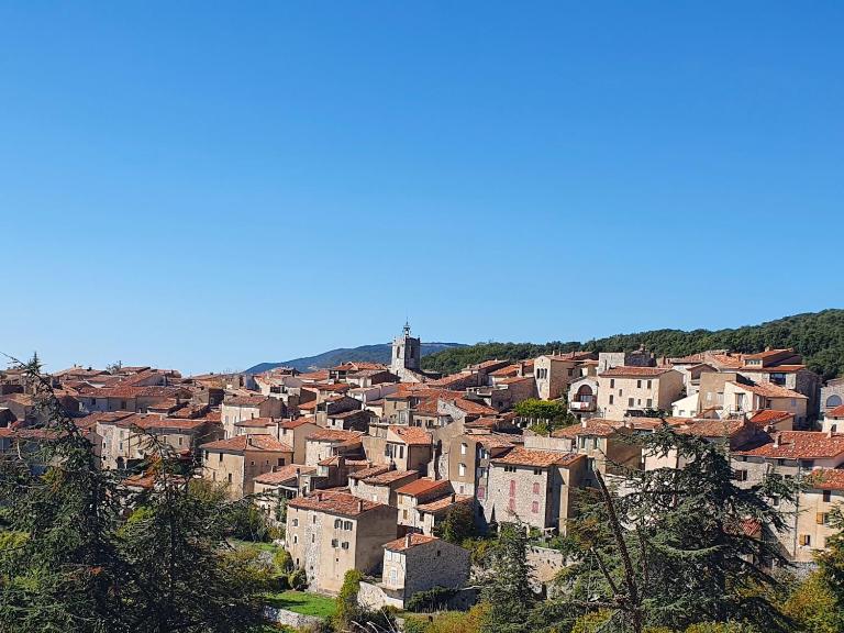 Maison Castely - Authentique demeure provençale avec superbe vue et jardin - B&B Mons