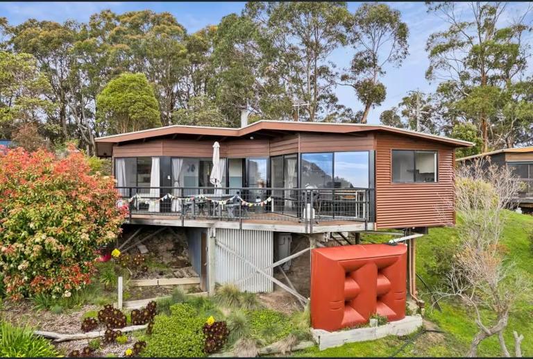 Cottage with forest & ocean views 5 min from Lorne - B&B Lorne