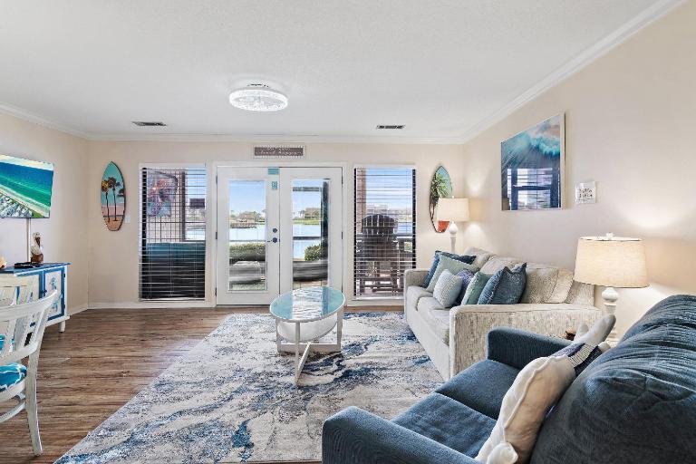 Seascape Lakefront Villas 189- Don't Worry, Beach Happy - Chambres d'hôtes Destin