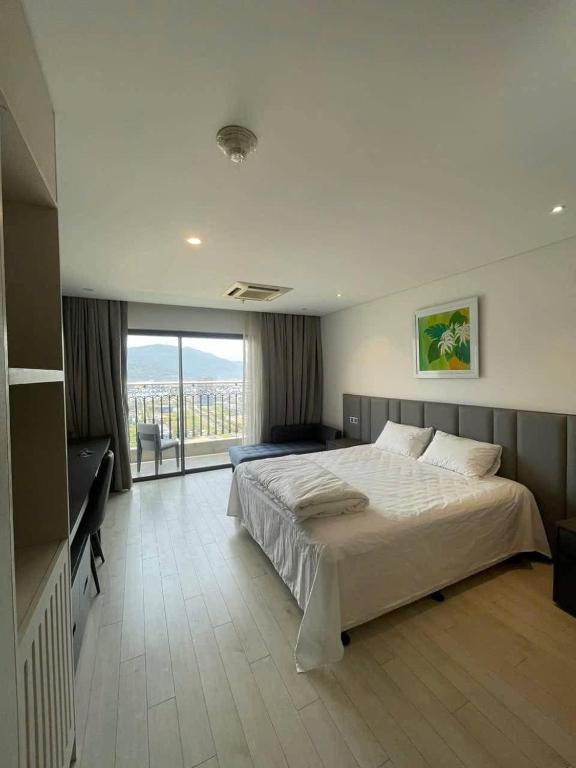 Golden Bay Danang - Bed and Breakfast Da Nang