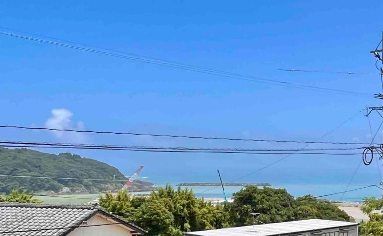 VOYAGE Beautiful sunrise ocean view BEDROOM whole house, 2 rooms on 2nd floor, tatami room on 1st floor, &private garage - Ferienwohnung Hyūga