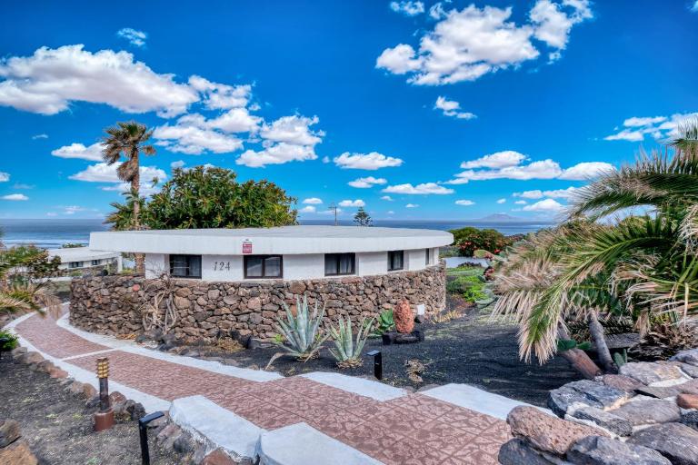 Bungalow Atlántico Famara - Ocean views - Beach 2 min By Lanzarote Vacation Homes - Ferienwohnung Famara