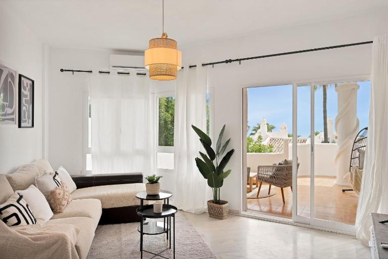 Apartamento elegante y minimalista en Calahonda - PUENTE 3 408 - B&B Sitio de Calahonda
