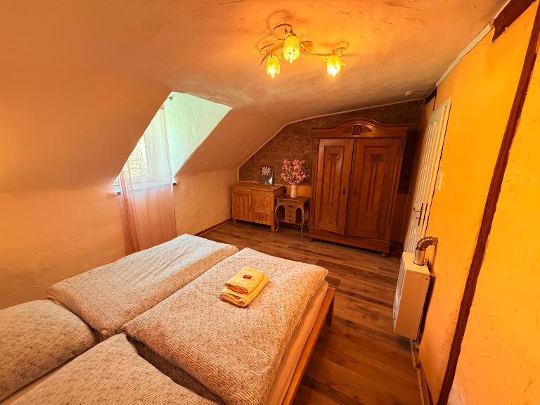 Stilvolles City Haus mit 2 Bädern & Parkplatz, 75 qm Innenstadt - Chambres d'hôtes Kaiserslautern
