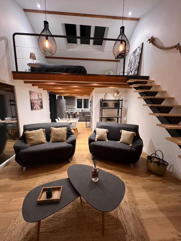 Cozy duplex with enclosed courtyard, parking and EV charging station - Chambres d'hôtes Crottet