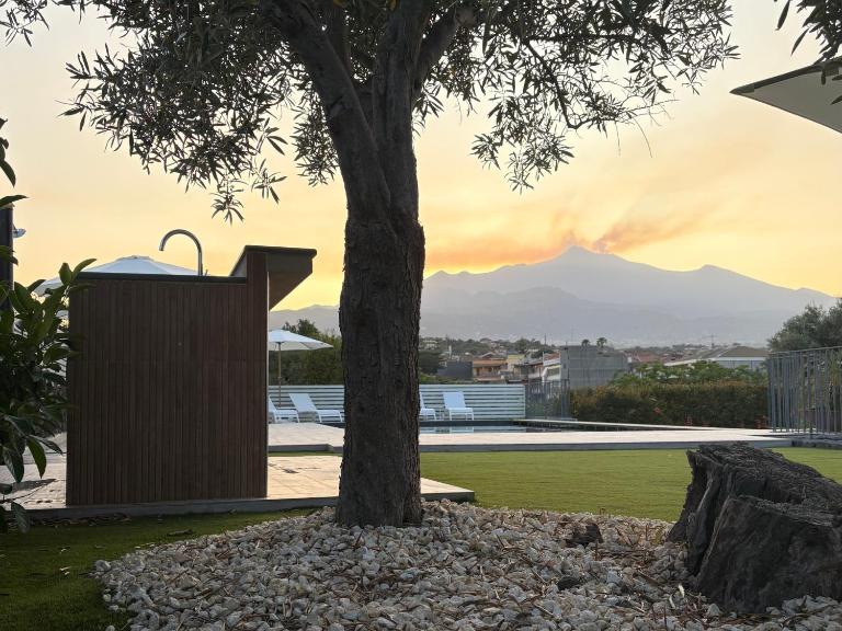 Villa Casa Elsa with BBQ Etna View - AC & Heating - Seasonal Pool - B&B Acireale