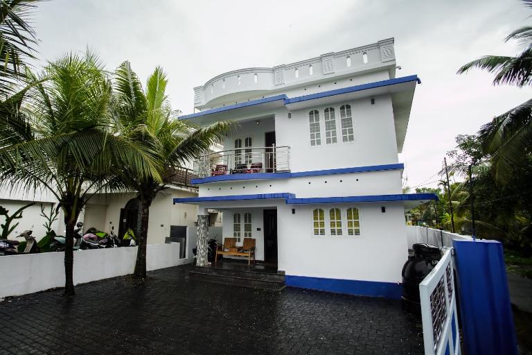 SR Lakefront Villa & Luxury houseboats - Chambres d'hôtes Alleppey