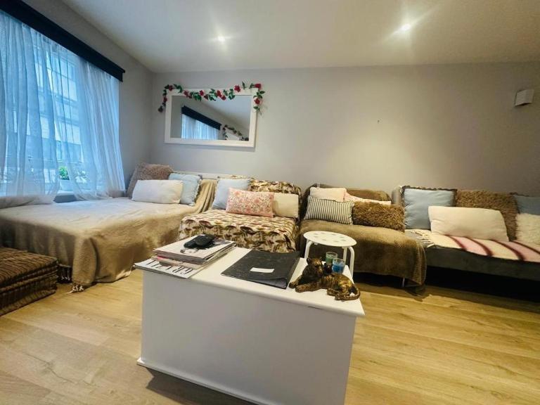 The Lovely Elegant Apartments Around Paddington - Ricky & Giustina Collection- W2, W9, NW8 - Fully equipped and perfect for long stays - Bed and Breakfast Londen
